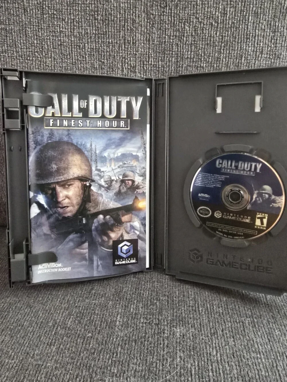 Nintendo GameCube Call of Duty: Finest Hour (Black) - Nintendo / Activision